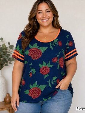 Sz L LuLaRoe Pixalated Roses Short Sleeve Top Womens Tee Shirt